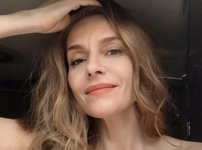 Любовь Толкалина показала фигуру в купальнике