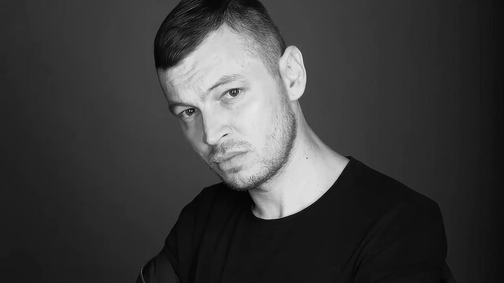 «Это очень смешно»: сценарист Куратов о предположении, что актер Черных умер в его квартире