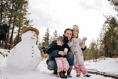 Танцы, кино и тюбинг: как развлечься всей семьей в холода на праздниках