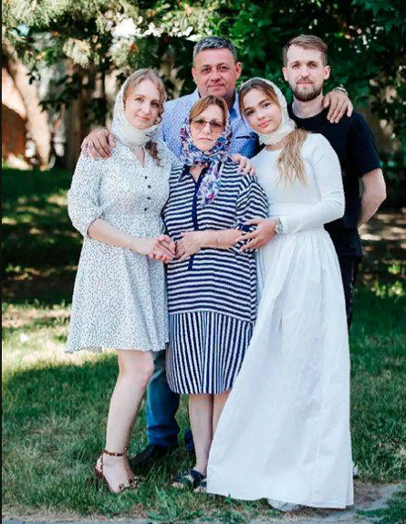 Валя с семьей