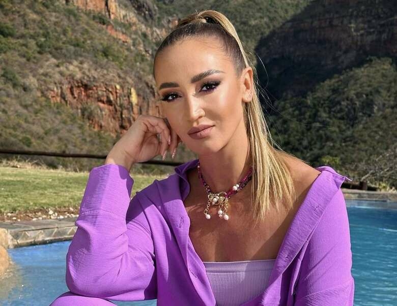 Ольга Бузова продемонстрировала фигуру в купальнике: «Лопес отдыхает»