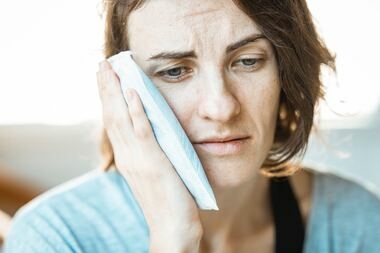 Вредные советы: 7 народных способов, которые бесполезны при зубной боли
