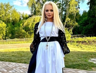 Лариса Долина