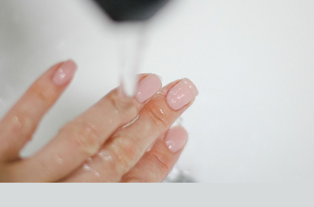 нюдовый маникюр всегда смотрится дорого и аккуратно