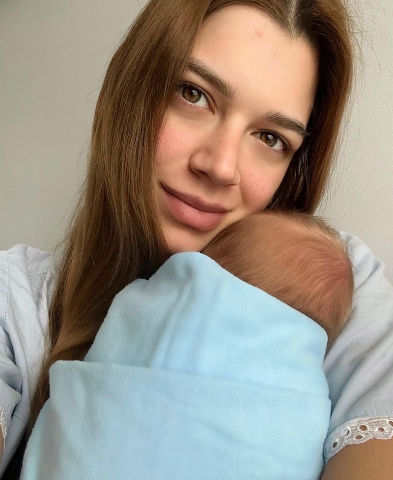 Гимнастка родила сына