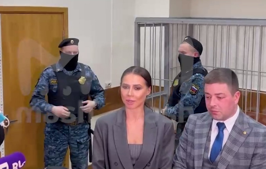 Суд запретил блогеру Лерчек и ее мужу пользоваться интернетом