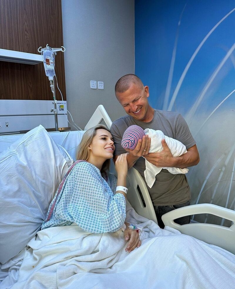Ханна и Пашу с ребенком