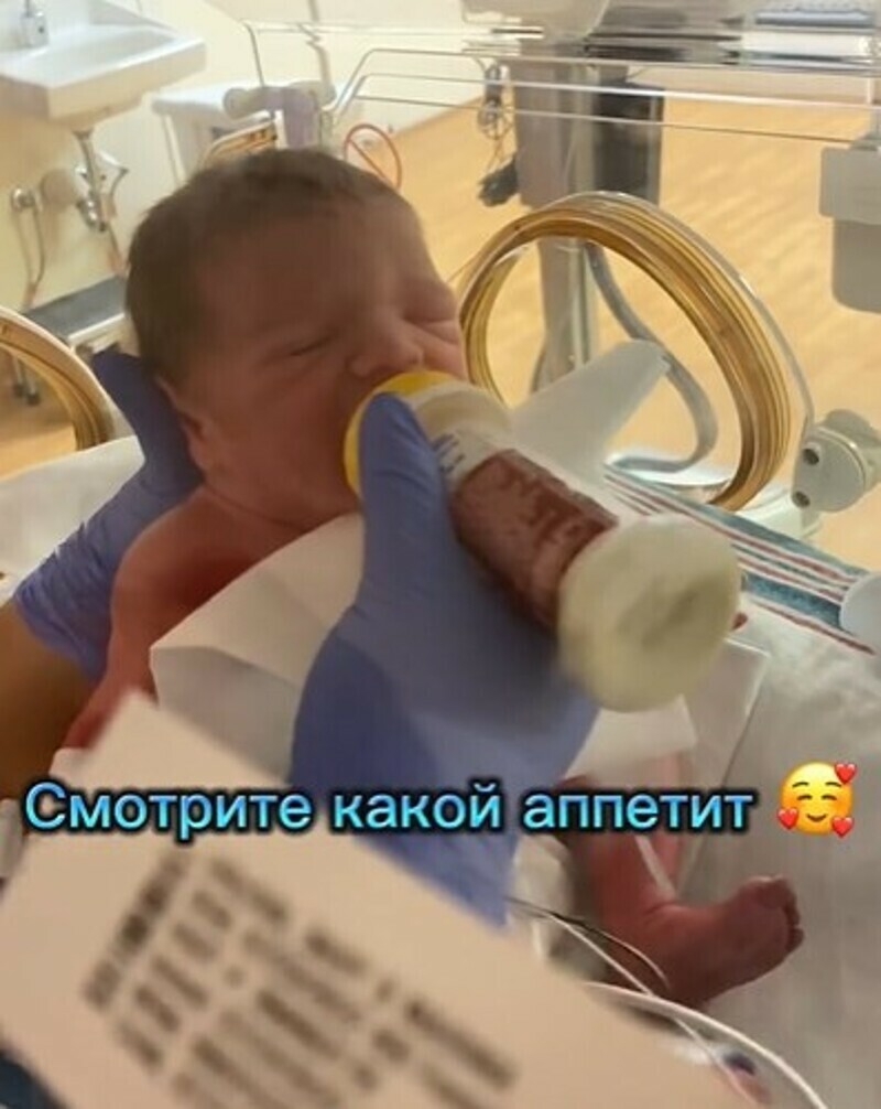 Актриса показала своих новорожденных детей