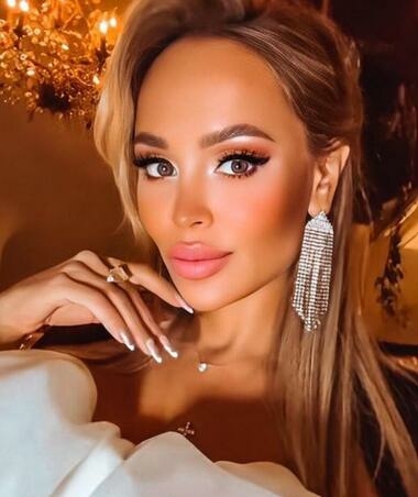 Анна Калашникова
