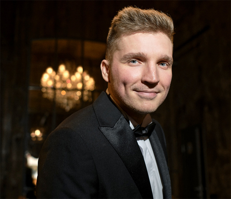 Телеведущий Сергей Зайцев