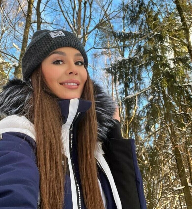 Анна Бузова