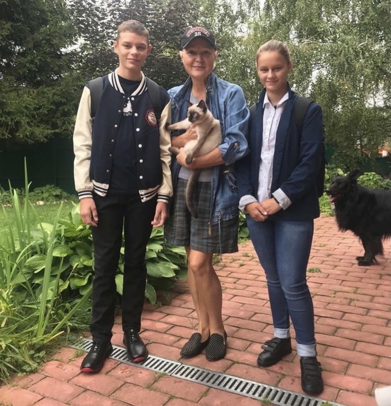 Певица с сыном Сергеем и дочерью Валерией