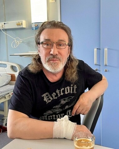 Владимир Кузьмин госпитализирован с коронавирусом: «Условия хорошие, гитара со мной»