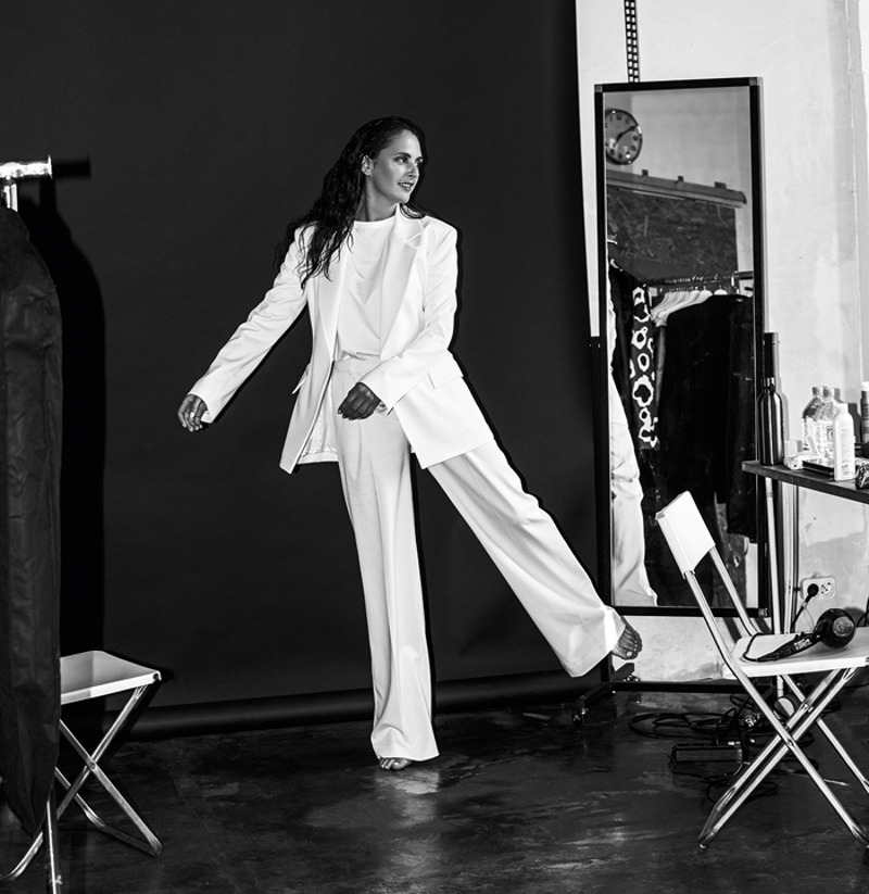 Костюм, Sorelle; футболка, JIL SANDER