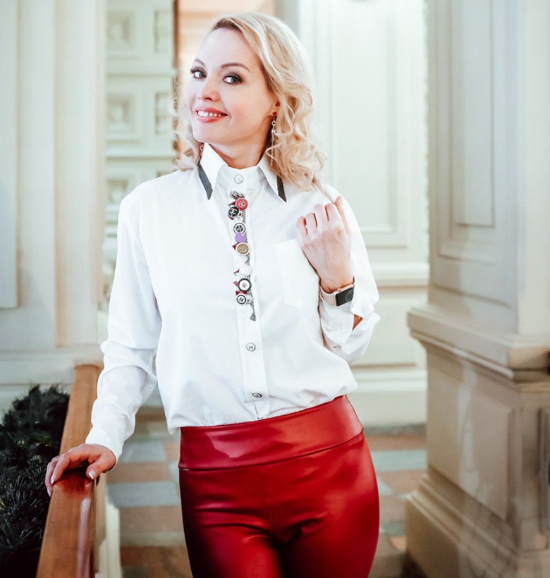 Телеведущая Ирина Сашина