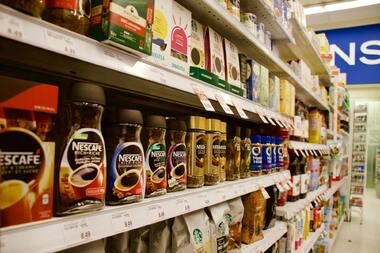 Магазины резко поднимают цены на полках с актуальными продуктами