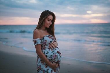 Сейчас существует так много вариантов красивой одежды для беременных вне зависимости от роста и полноты фигуры