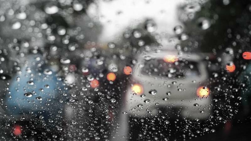 будьте внимательны к соседним автомобилям