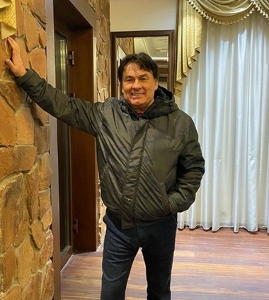 Александр Серов
