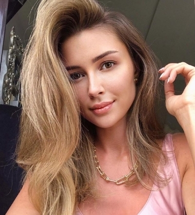 Анна Заворотнюк