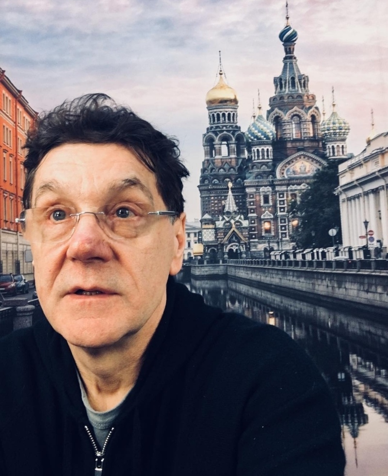 Маковецкий просит помощи театрам