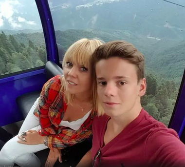 Арсений со своей знаменитой мамой