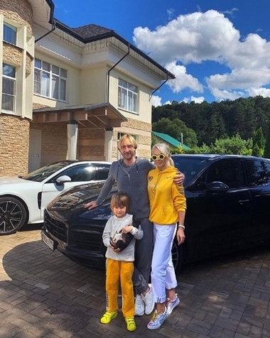 ЯНА РУДКОВСКАЯ И ЕВГЕНИЙ ПЛЮЩЕНКО С СЫНОМ
