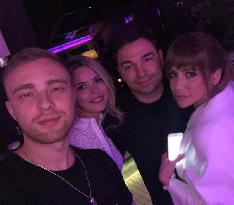 По слухам, Стаса Калинкина (слева от Юли) Барановской сосватал Егор Крид
