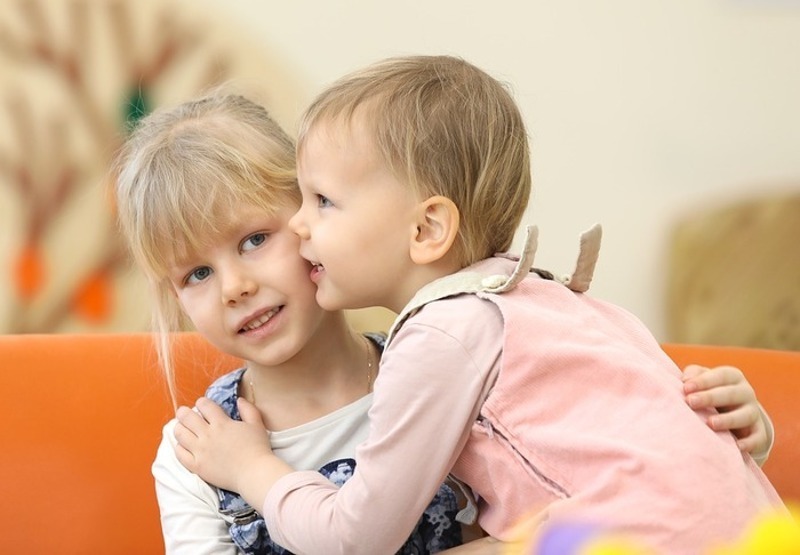 научите ребенка уважать чужие границы