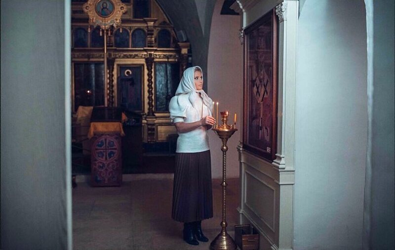 Дана Борисова в церкви