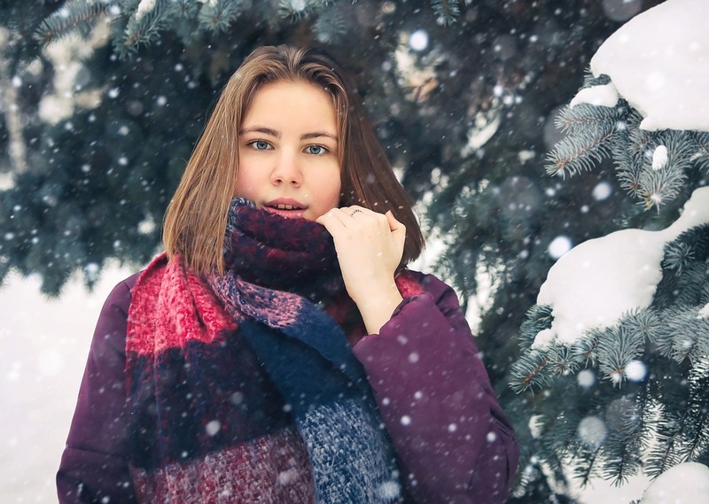 Сделайте акцент на шее с помощью шарфа