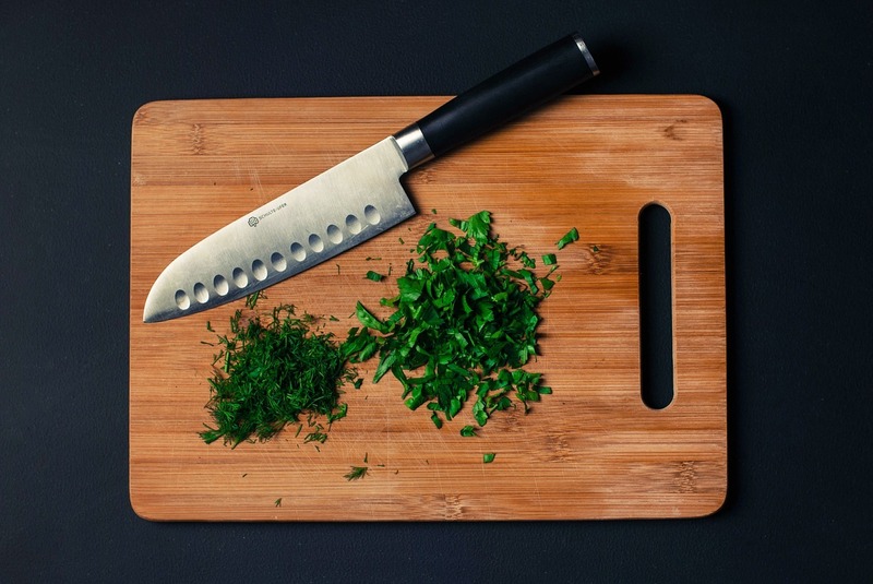 Он не имеет резкого вкуса