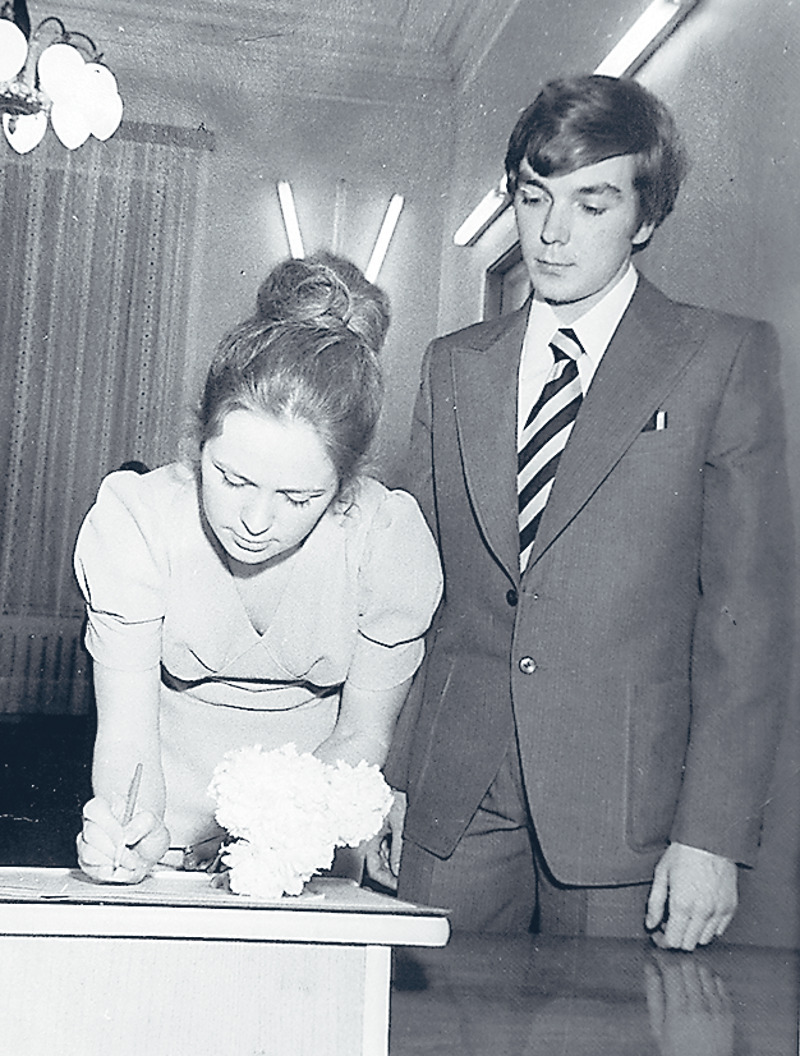 Юрий и Элеонора познакомились, когда были еще подростками. Они стали мужем и женой в 1975 году