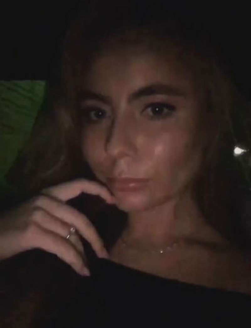 А сейчас Жулина показала кольцо на "том самом" пальце