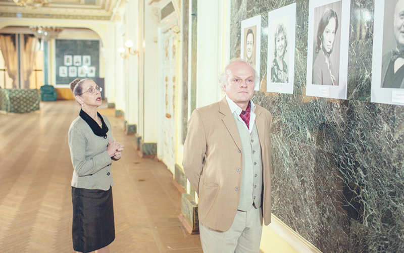 Работа над сериалом шла в Москве, Петербурге и Саратове.Театральные сцены снимали в Саратовском театре оперетты