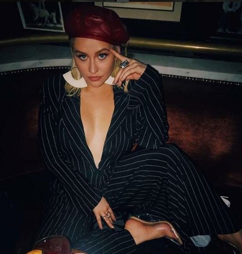 https://www.vizzoomir.com/stars/news/2018-03-27-agilera-mejk/