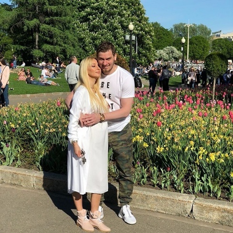 Живот виден явно