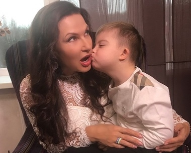 Эвелина Бледанс с сыном