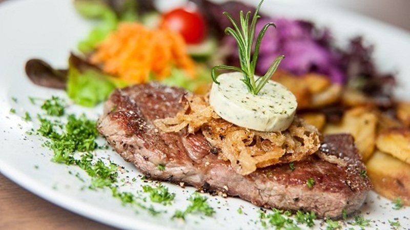Мясо - тяжелая пища, ее переваривание отнимает энергию