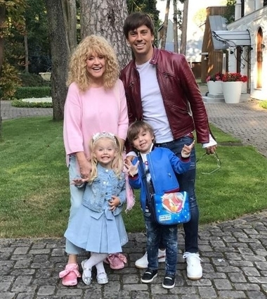 АЛЛА ПУГАЧЕВА И МАКСИМ ГАЛКИН С ДЕТЬМИ