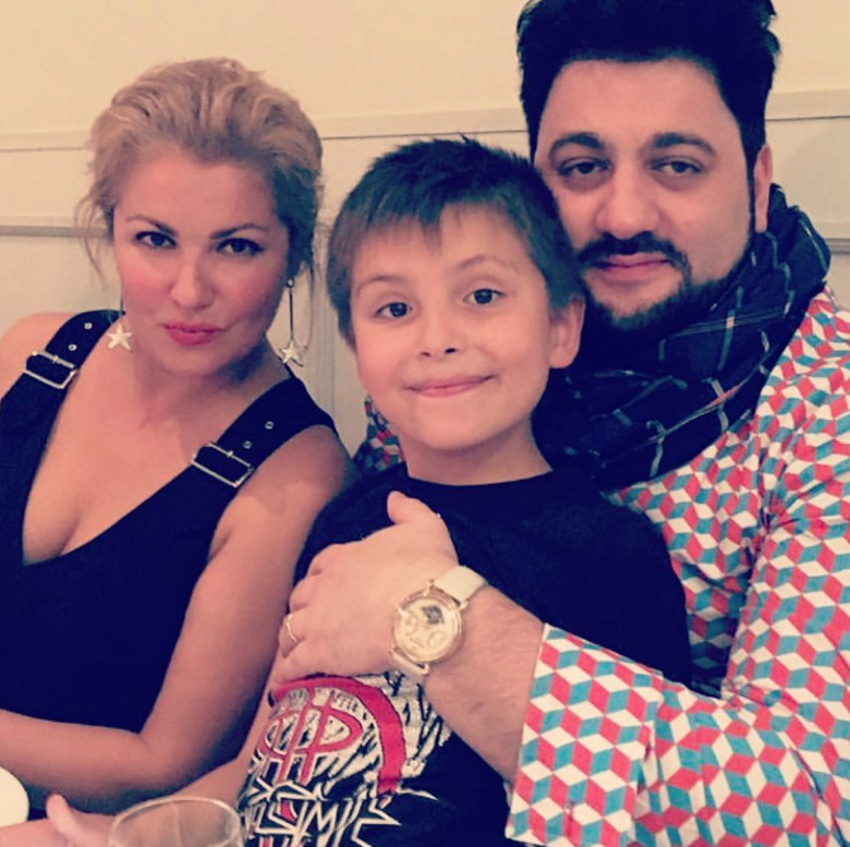 АННА НЕТРЕБКО с семьей