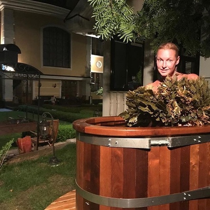 Даже купание голой в купели не привлекло подписчиков