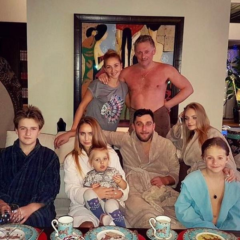 Этот снимок Навки и Пескова вызвал ажиотаж в Сети