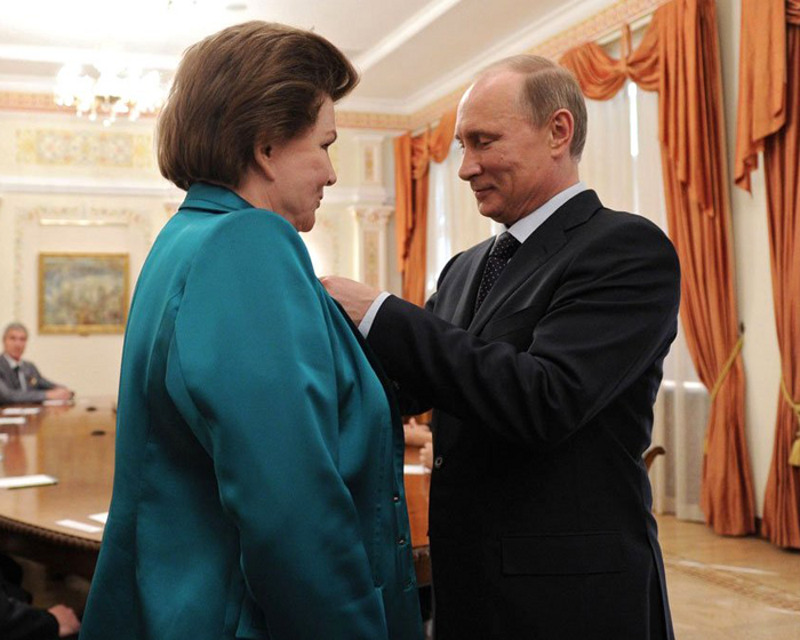 А в 2013 году Владимир Путин вручил Валентине Терешковой орден Александра Невского