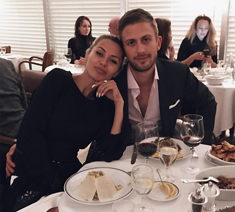 Victoriabonya: «Курочки! Тот факт, что мой муж удалился из инстаграм, вовсе не означает, что он удалился из моей жизни тоже. Фото для вас»