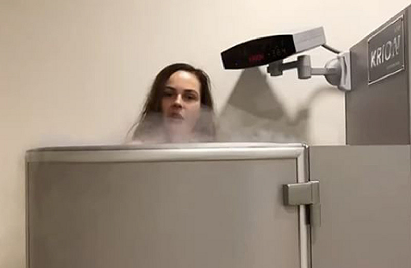 ekaterinaandreeva_official: «И не верьте тем,кто пишет в журналах,что я сплю в холодной комнате. Всё гораздо хуже-я стою в вечной мерзлоте»