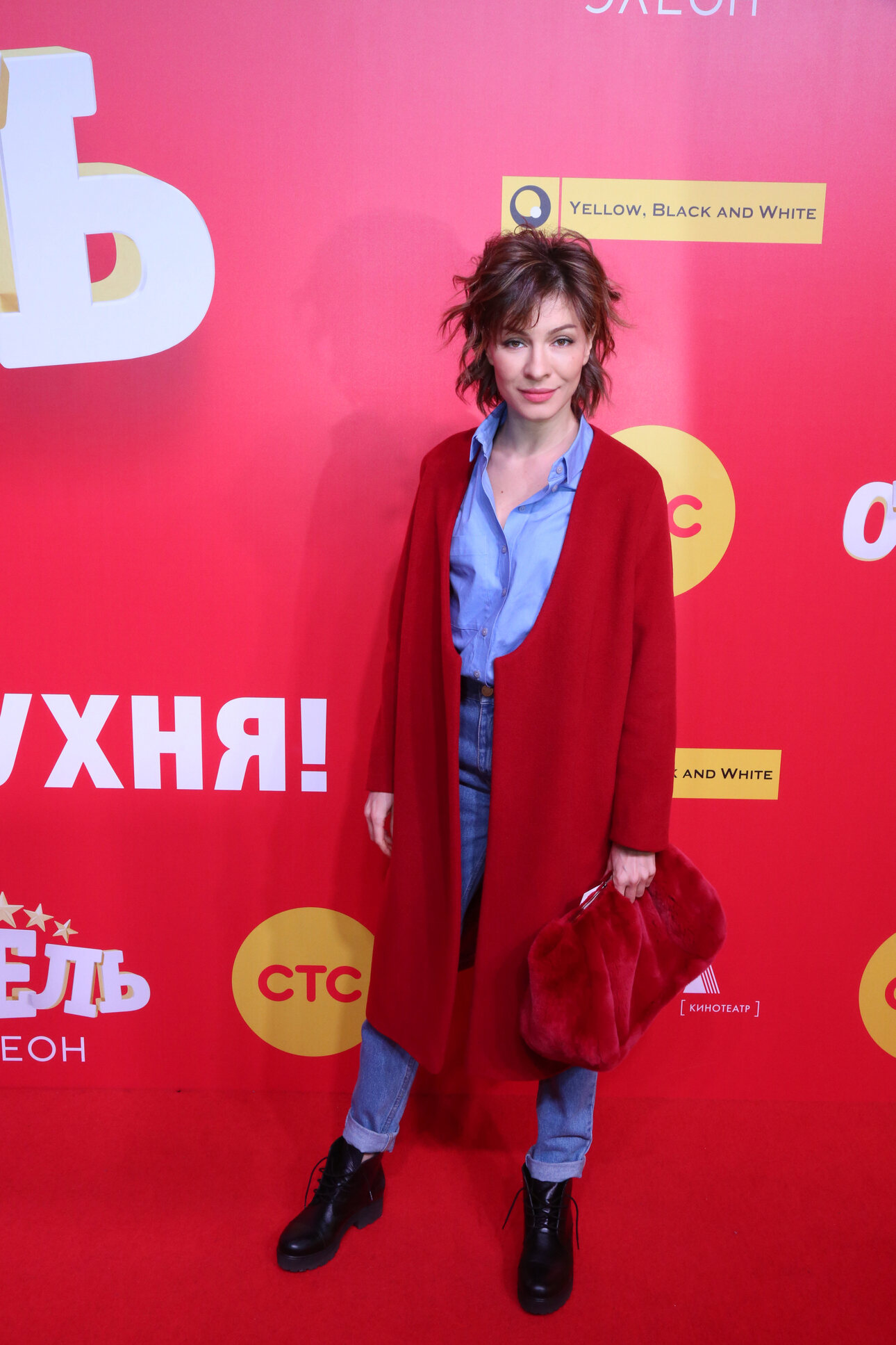 Елена Подкаминская порадовала ярким нарядом