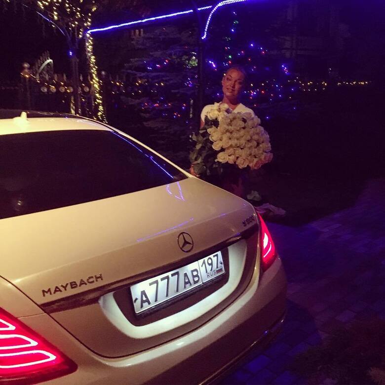 Анастасия Волочкова и ее новый автомобиль