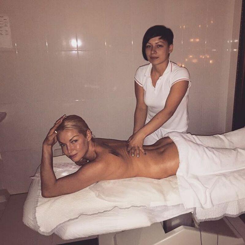 Анастасия Волочкова продемонстрировала достоинства своей фигуры