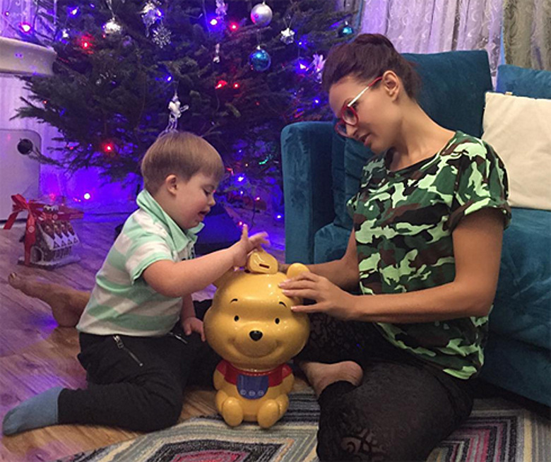 Эвелина Бледанс с сыном Семеном